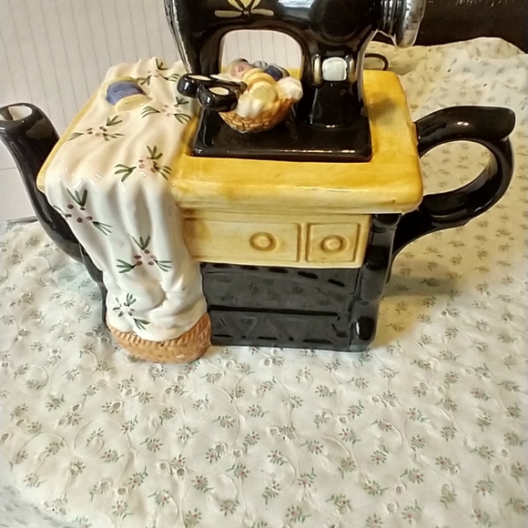 Tea pot - Picture 2 of 5